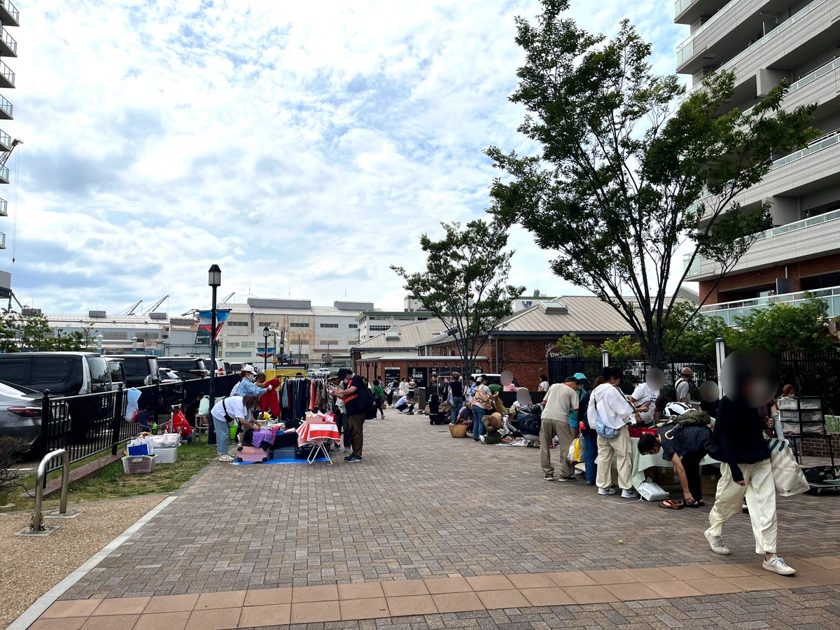 ハーバーランドへ向かう道中で出会ったフリーマーケットの様子