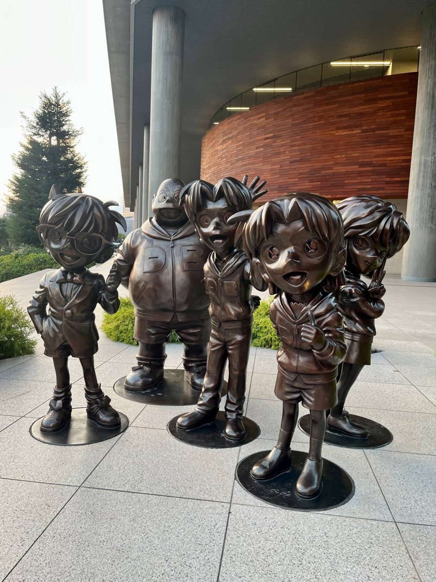 読売テレビのコナンと少年探偵団の銅像